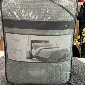 Threshold Waffle Weave comforter set Full/Queen